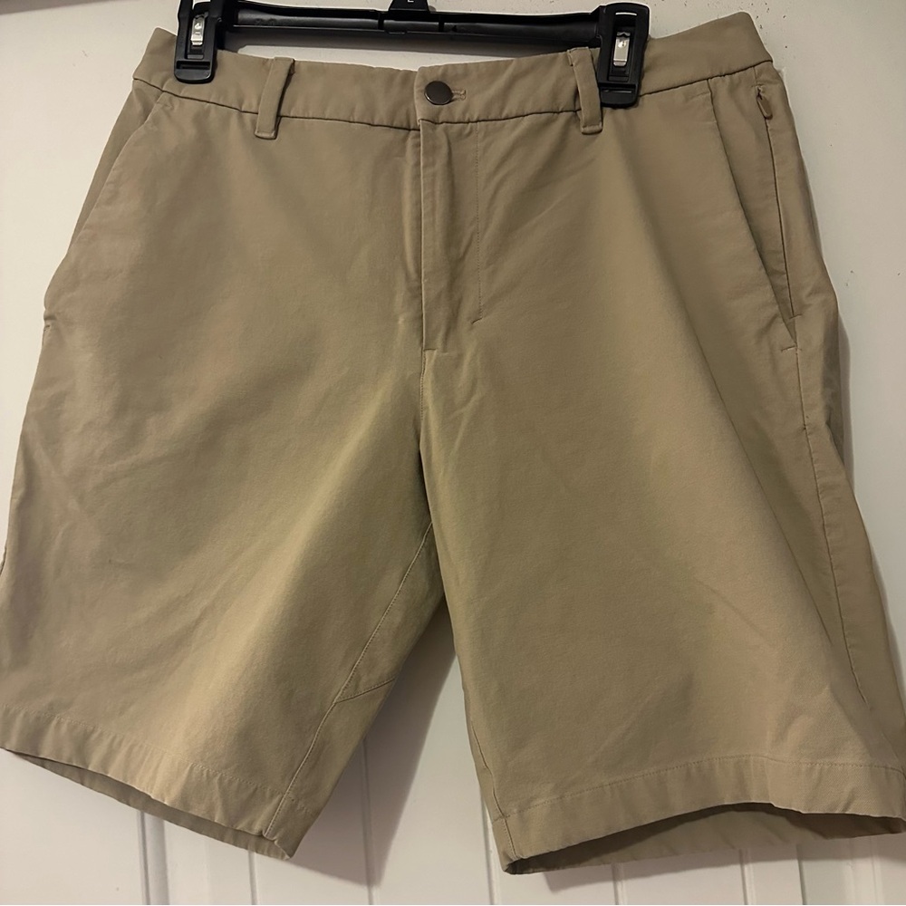 Lululemon tan brushed cotton khaki shorts Sz 32